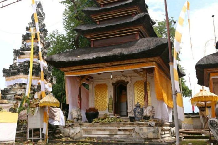 Piodalan di Pura Batu Medawu Nusa Penida Mesineb 1