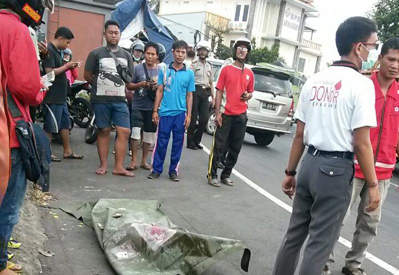 Mendadak Oleng dan Tabrak Truk Pemotor Tewas BALIPOST com Mendadak Oleng dan Tabrak Truk Pemotor Tewas BALIPOST com