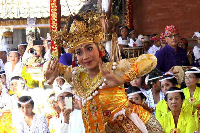 Tari legong dari bali merupakan jenis tari