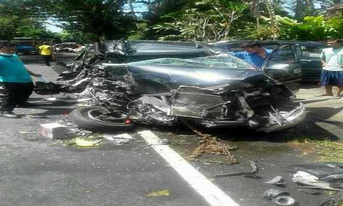 Avanza Ringsek Ditabrak Bus, Sopir dan Penumpang Selamat 1