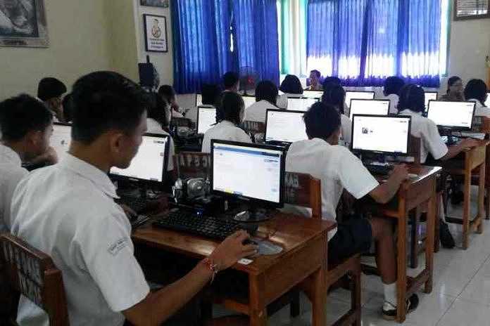 10 SMP Gelar UNBK