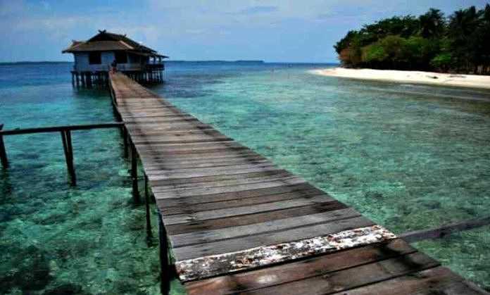 Hai Travelers Jateng  Punya Pantai  Memesona di Karimunjawa 