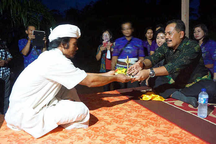 Wabup Kasta Sosialisasikan Gema Santi ke Transmigran Morowali 1 wabup