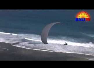 Paralayang di Bukit Kutuh