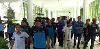 mengadu