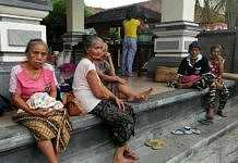 Hujan Abu Semakin Tebal, Stok Masker Terbatas hujan abu