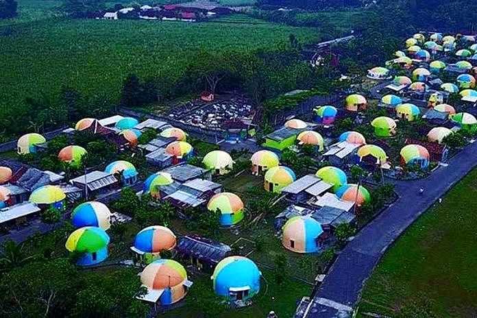 Melihat Sensasi Omah Domes Pelangi dari Atas Bukit Teletubbies 1