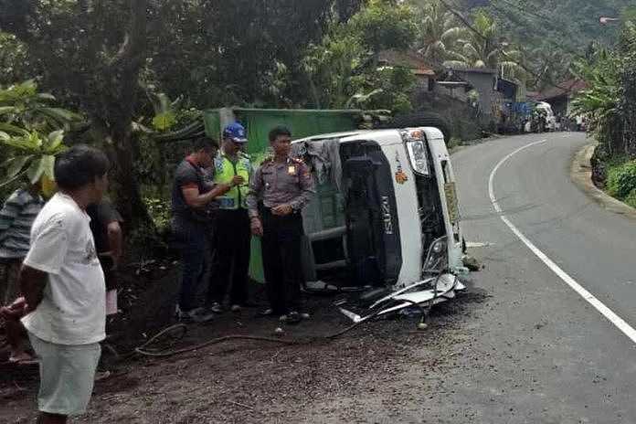 Patah As Pendek  Sopir Truk  Tewas Tergencet BALIPOST com