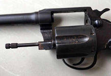 Melawan Saat Digrebek, Pencuri Senpi Polisi Ditembak