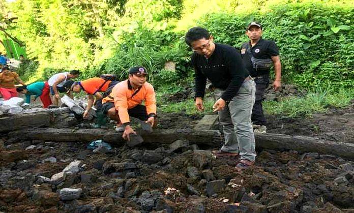 Hujan Lebat di Klungkung, Senderan Rumah Warga Jebol 1