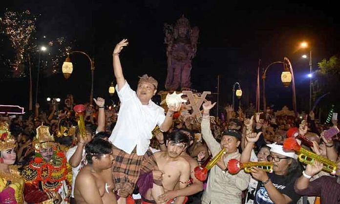 Tandai Pergantian Tahun, Wali Kota Rai Mantra Tiup Sangkala 1