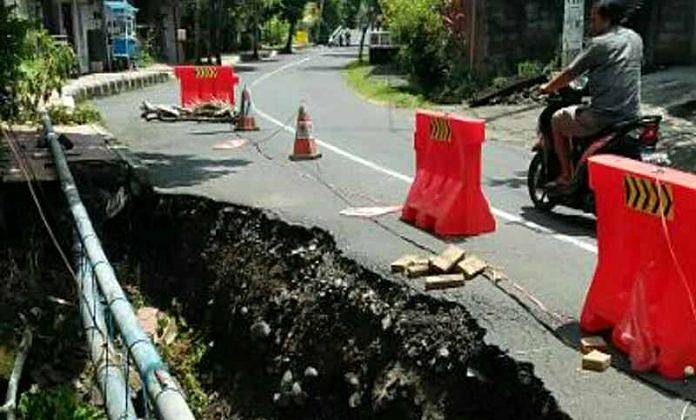 10 Titik Kerusakan Jalan di Karangasem Sedot Anggaran Rp 1,9 Miliar 1