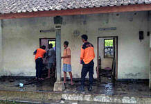 rumah terbakar