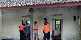 rumah terbakar