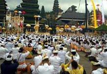 Umat Hindu Padati Puncak Karya IBTK