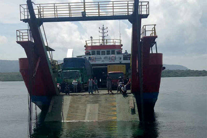 Dua KMP Alami Masalah Kandas di Selat Bali 1