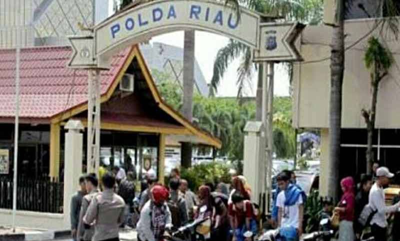 Markas Polda Riau Diserang | BALIPOST.com