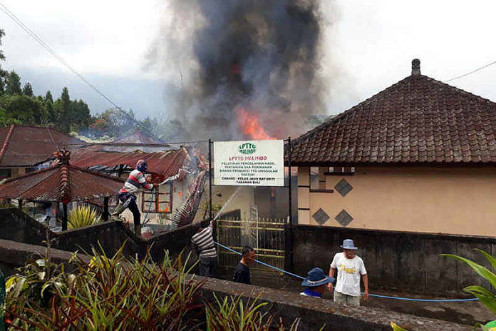 Arus Pendek Listrik, Kebakaran Hebat Terjadi di Candikuning 1