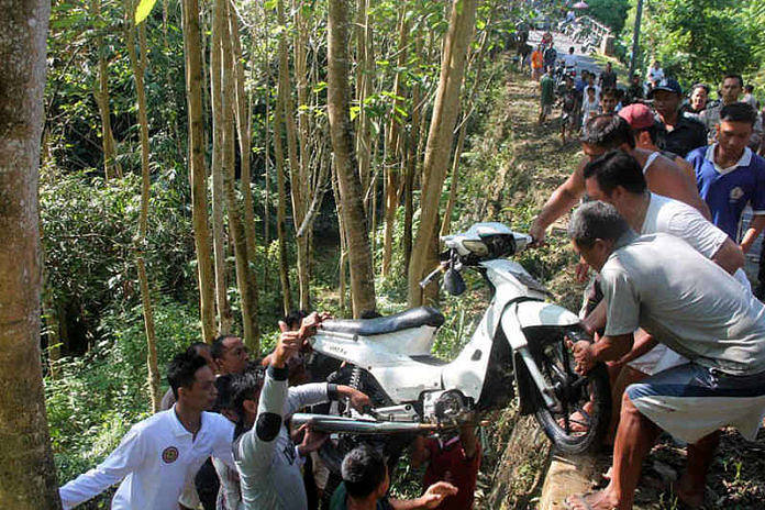 Pengendara Tewas di Dasar Jembatan Lebah Mantung 1