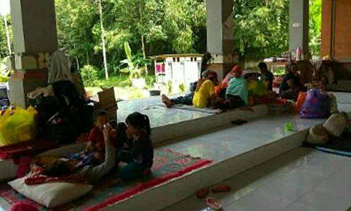 Masih Was-was, Warga Pilih Bertahan di Pengungsian 1
