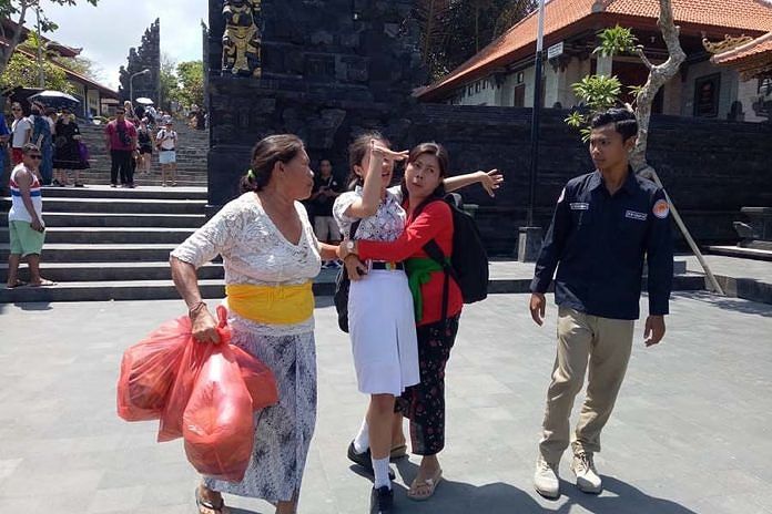 Penari Rejang Sandat Ratu Segara Masih Alami