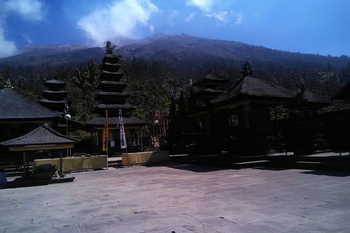 Piodalan di Pura Pasar Agung, “Pemedek” Diminta Tetap Waspada 1