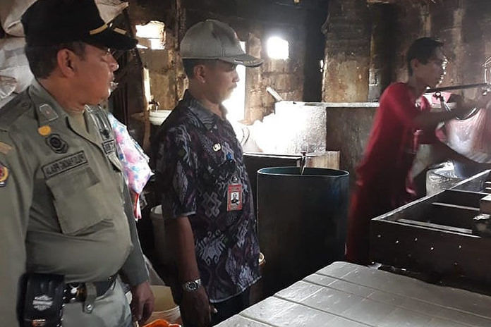 Satpol PP Sidak Limbah Usaha Tahu 1