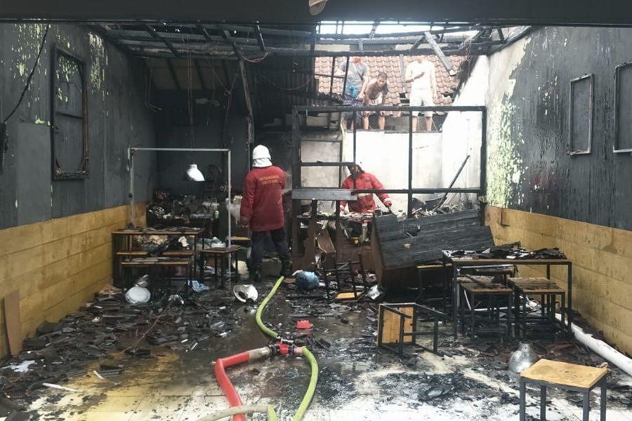 Diduga Kebocoran Gas Warung  Makan  Ludes Terbakar 