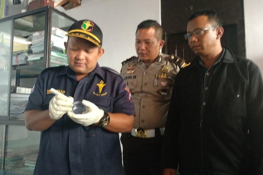 Bus Adu Jangkrik, Satu Sopir Melarikan Diri BALIPOST.com