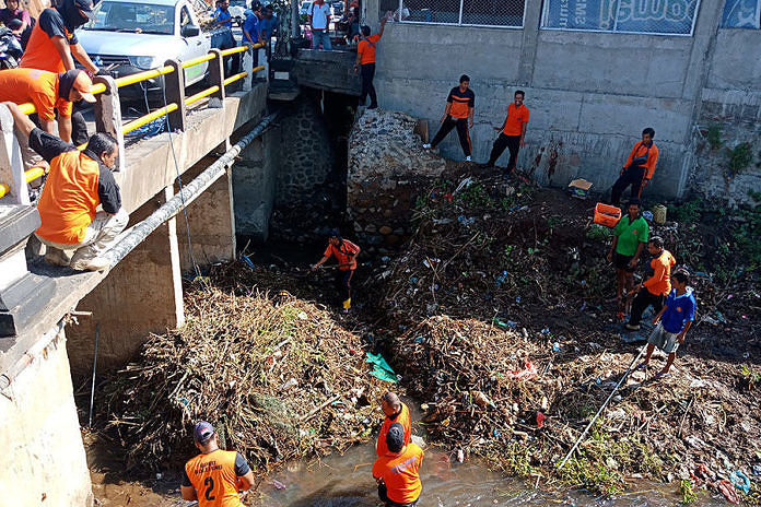 DAS di Desa Pemaron Dipenuhi Sampah Kiriman 1