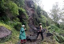 Akses Jalan Utama di Kayupadi Tertutup Material Longsor