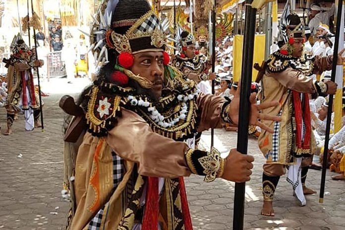 Baris Oncer Ganda Ditarikan Dipuncak Karya Panca Wali Krama di Pura Dasar Buana 1
