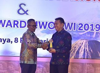 Bupati Badung Mendapat Penghargaan Golden Award SIWO PWI Pusat