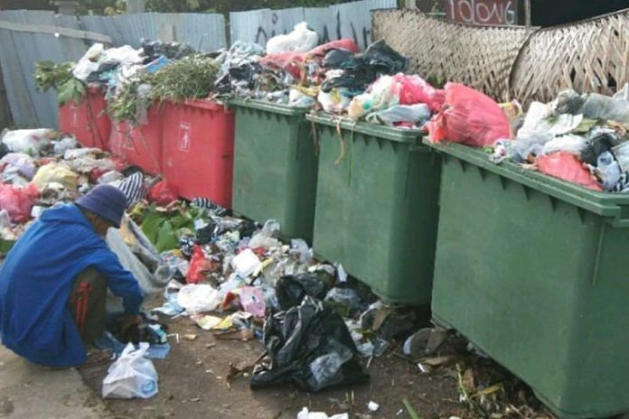 Dikeluhkan Sampah di TPS Terusan Meluber ke Jalan 1