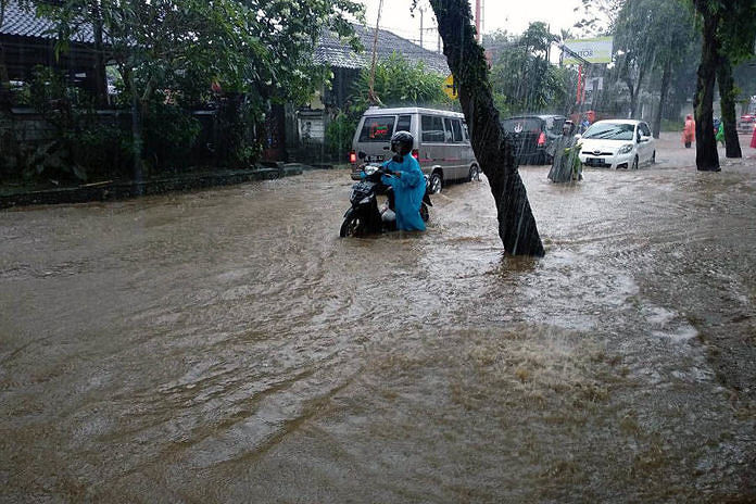 Hujan Deras di Bangli, Jalanan hingga Rumah Bupati Terendam Banjir 4