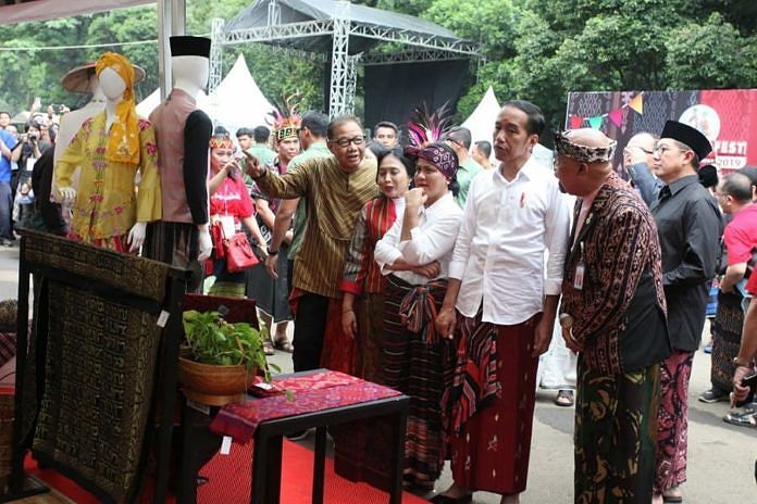 Masyarakat Diajak Budayakan Pakai Sarung 1