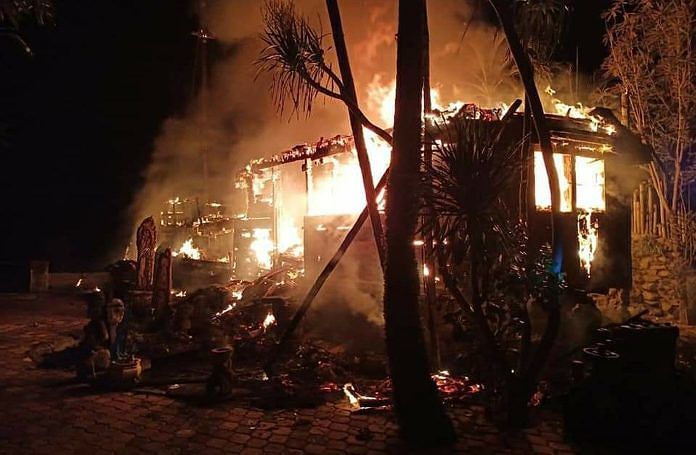 Vila di Dencarik Terbakar 1