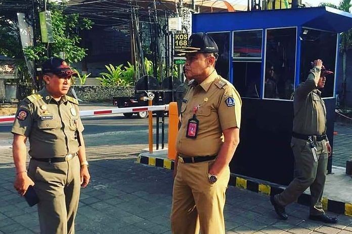 Ganggu Lalin, Warga Keluhkan Parkir Motor di Uluwatu Square 1