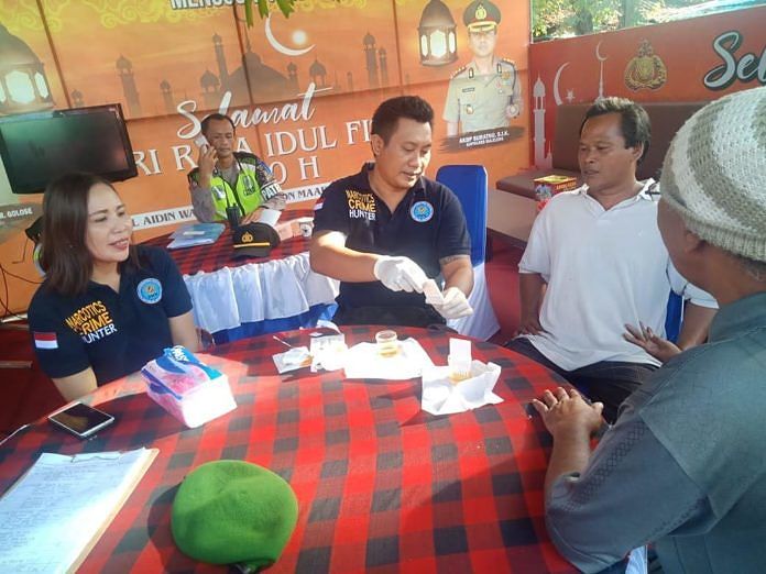Sopir Bus dan Polisi Ikuti Tes Urin 1