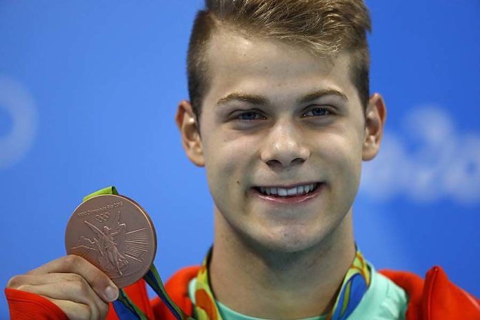 Hungarian swimmer 'sorry' for touching nightclub dancer 1