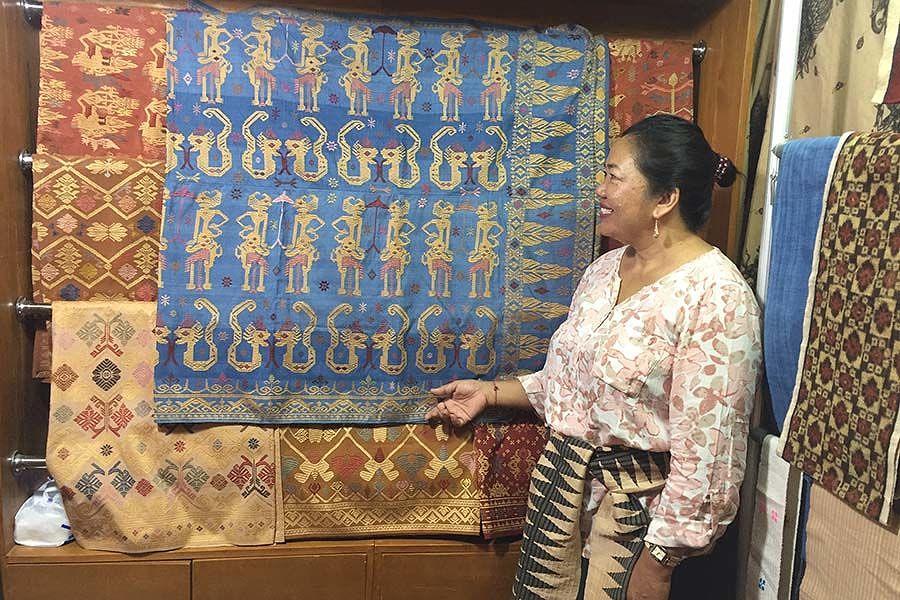 Kain Songket Sutra Berpewarna Alami | BALIPOST.com
