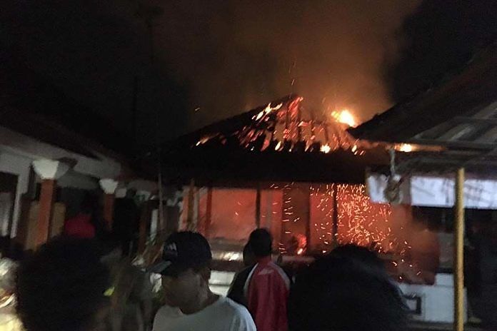 Bangunan Gedong Terbakar, Kerugian Rp 100 Juta 1
