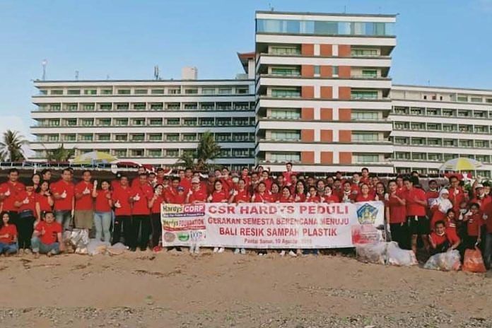 HardysPeduli Lakukan Bersih Sampah Plastik di Sanur 1