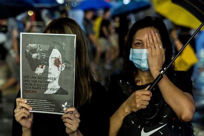 Hong Kong protesters walk tightrope between peace and violence 1