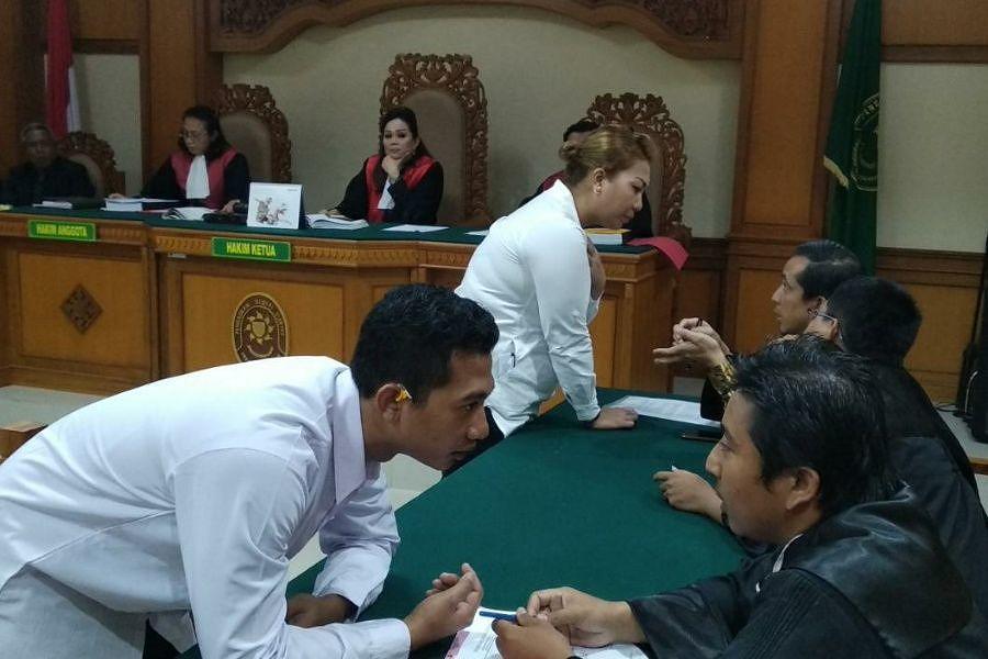 Kasus Majikan Siram Air Panas ke Pembantu Disidang Perdana Kasus Majikan Siram Air Panas ke Pembantu Disidang Perdana