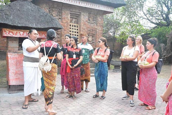 Mahasiswa dari 20 Negara Keliling Objek ''City Tour'' Denpasar 1
