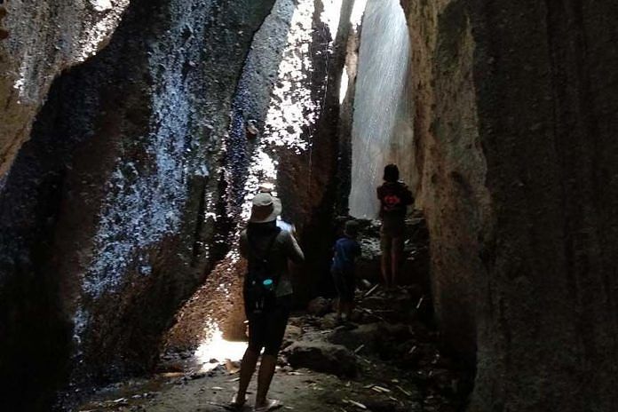Air Terjun Tukad Barong, Sajikan Goa Batu dan Spot Menarik 1