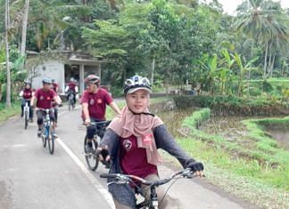 Bersepeda Keliling Ubud, Nikmati Panorama dan Adat Setempat