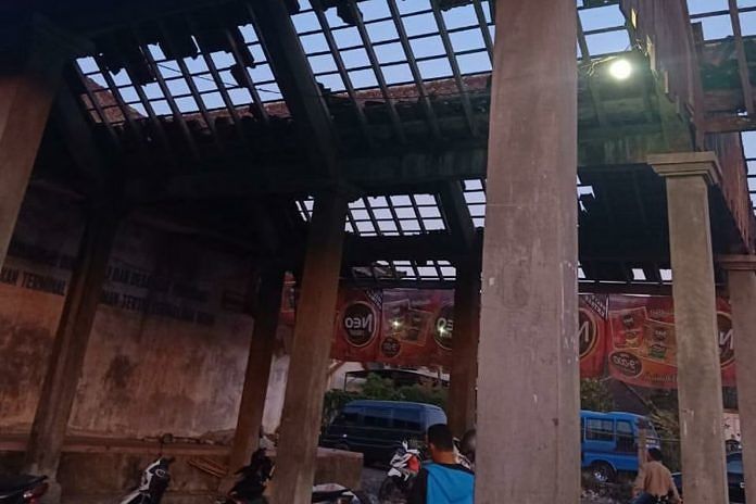 Diterjang Angin Kencang, Sejumlah Bangunan Warga Pancasari Rusak 1