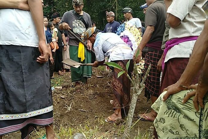 Kesedihan Iringi Pemakaman Pelajar yang Tewas dengan Leher Tergorok 1